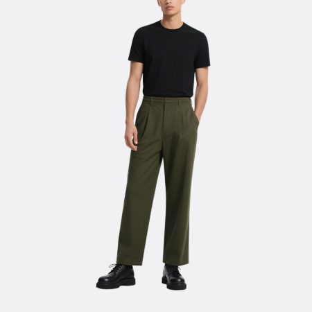 fashionable-mens-chinos-are-trendy-trousers
