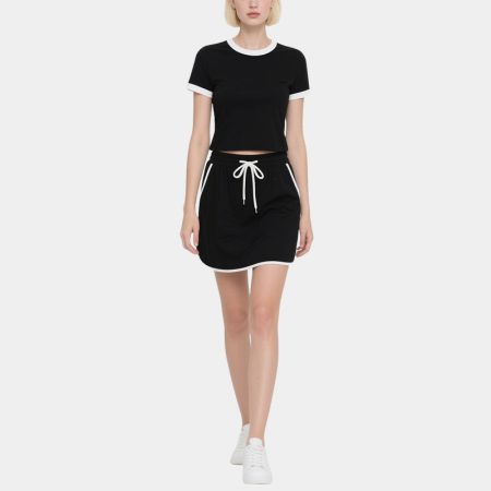 black-and-white-contrast-short-top-lace-sports-style-skirt-set